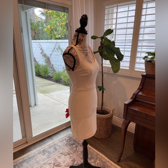 White Sleeveless Dress - Picture 3 of 8